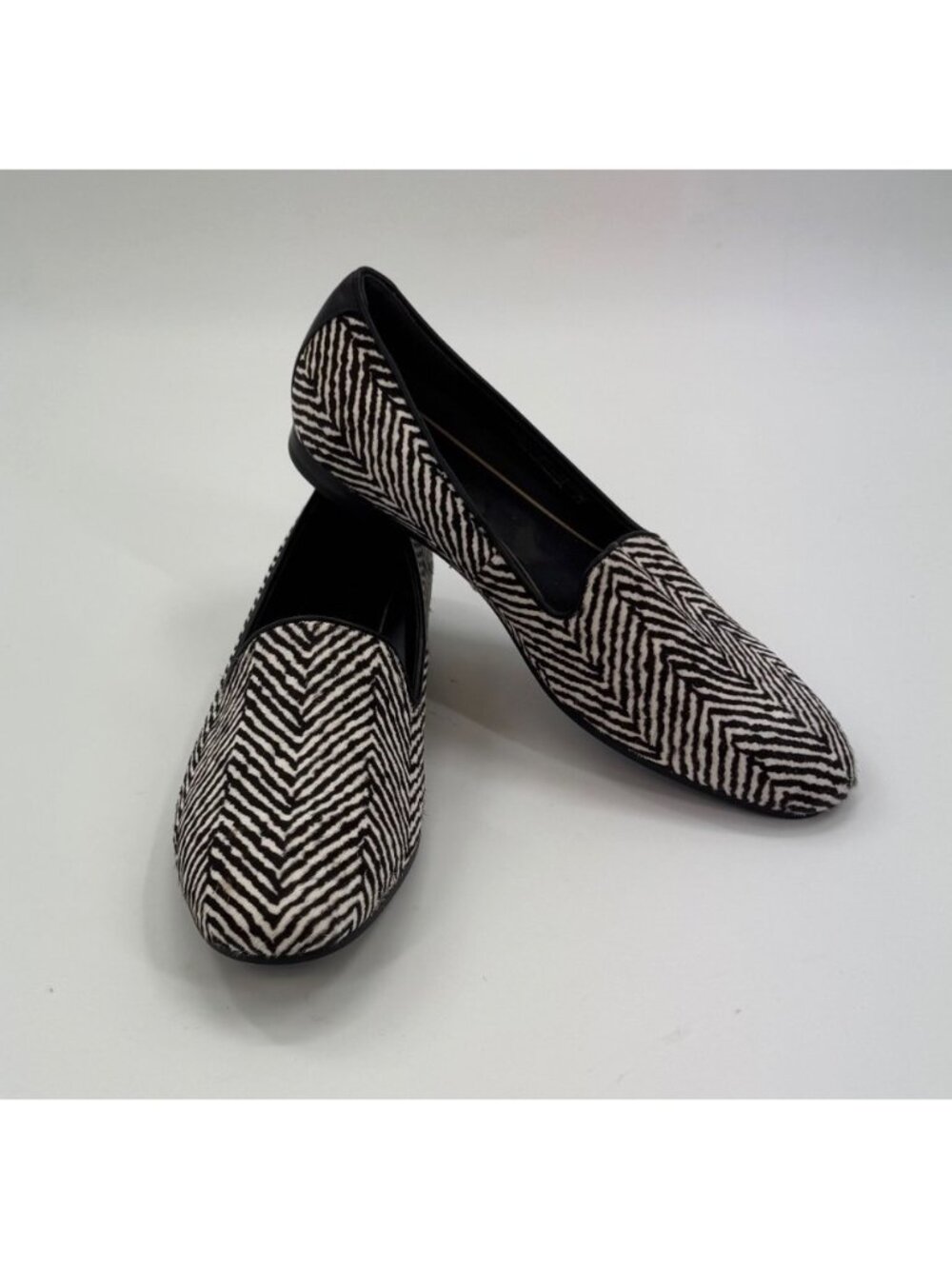 Vionic Willa Black & White Chevron Loafers Womens Size 9 Zebra Print Flats Ortho